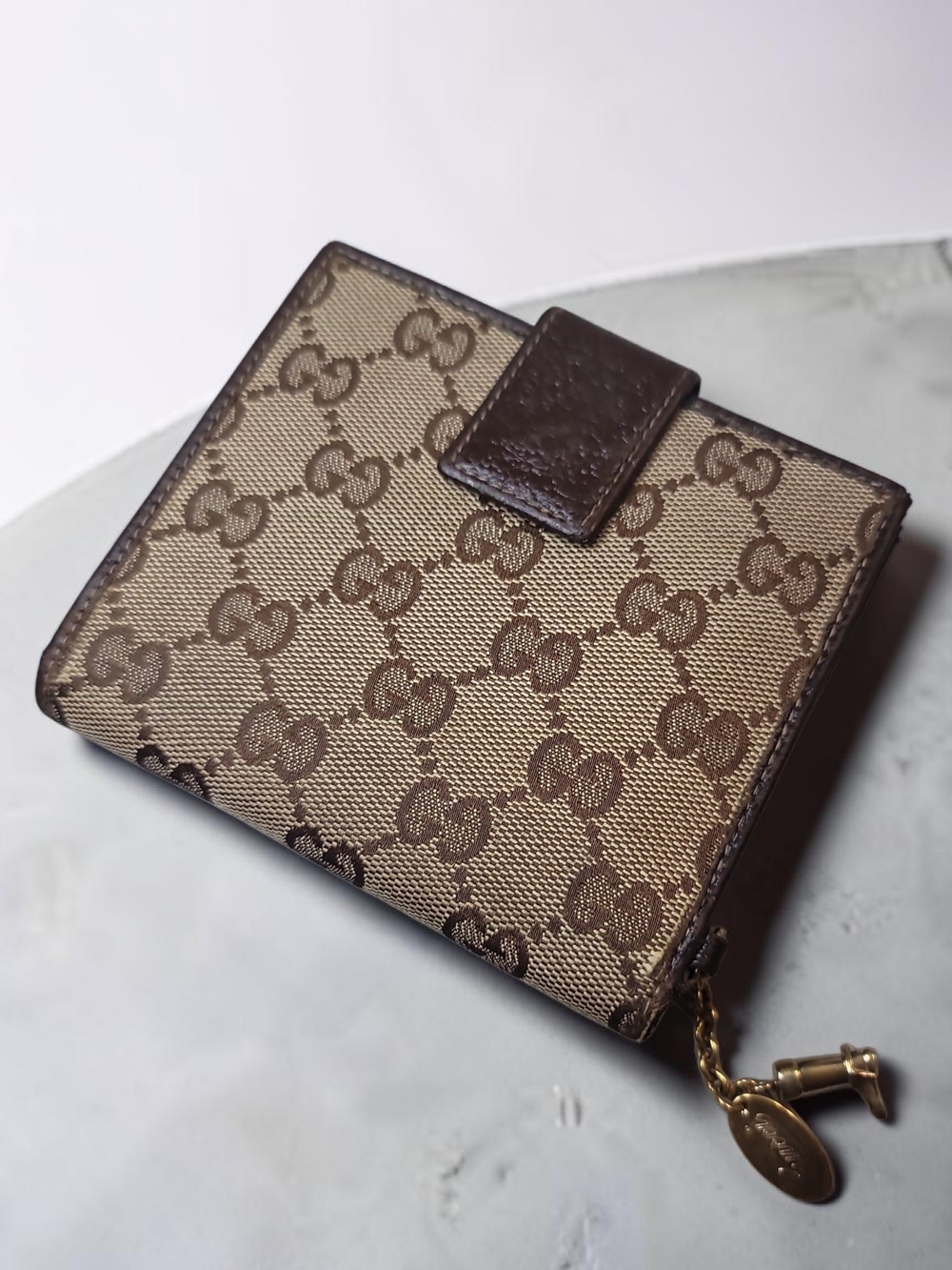 Gucci Beige and Brown GG Canvas Bi-Fold Wallet with Boot Charm - Picture 3 of 11